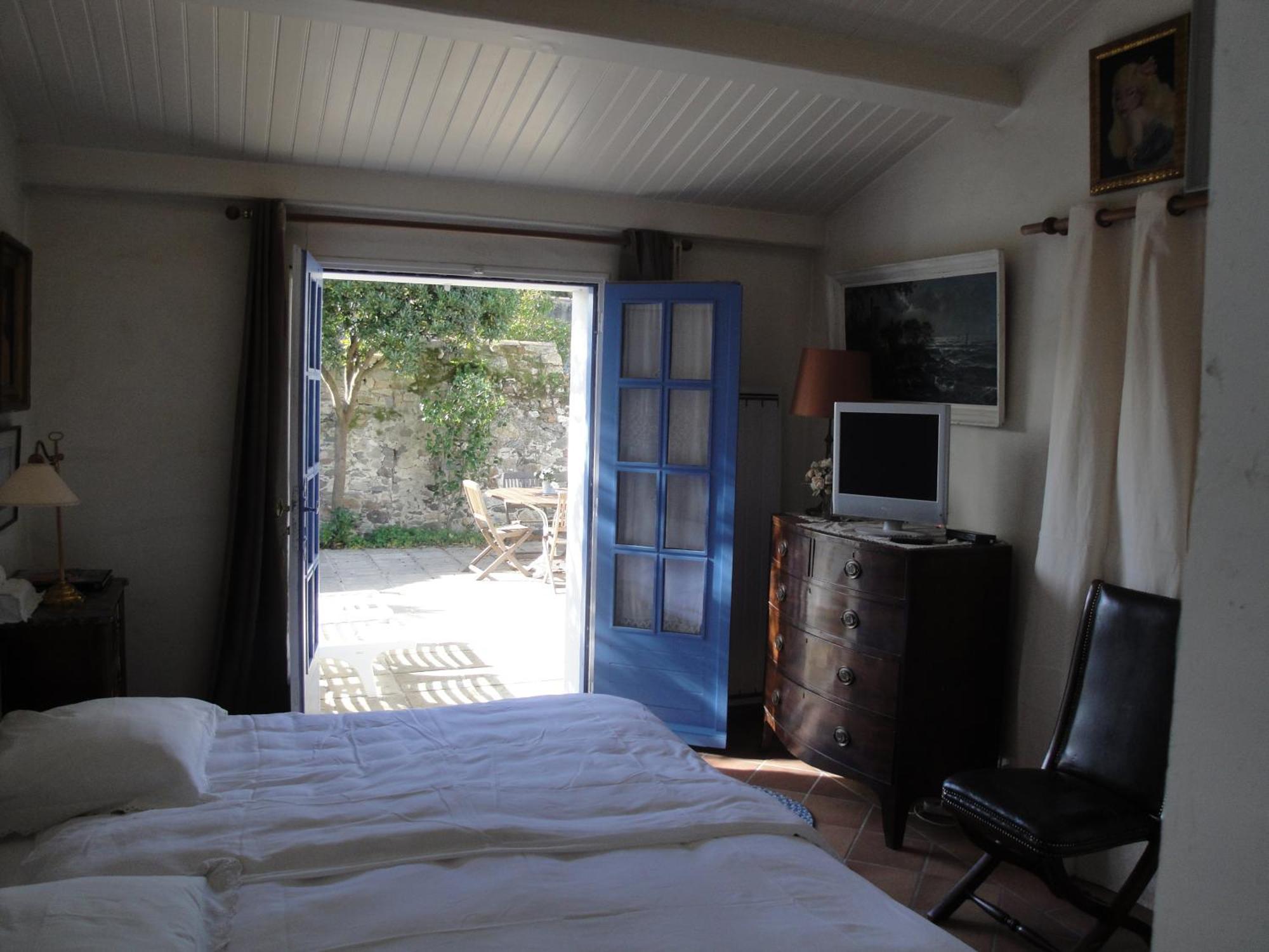 Le Buzet Bleu Bed & Breakfast ノワールムーティエ エクステリア 写真