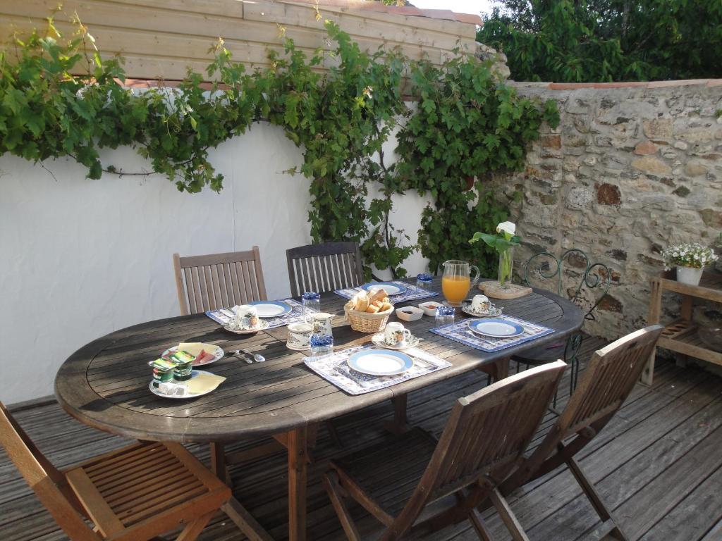 Le Buzet Bleu Bed & Breakfast ノワールムーティエ エクステリア 写真