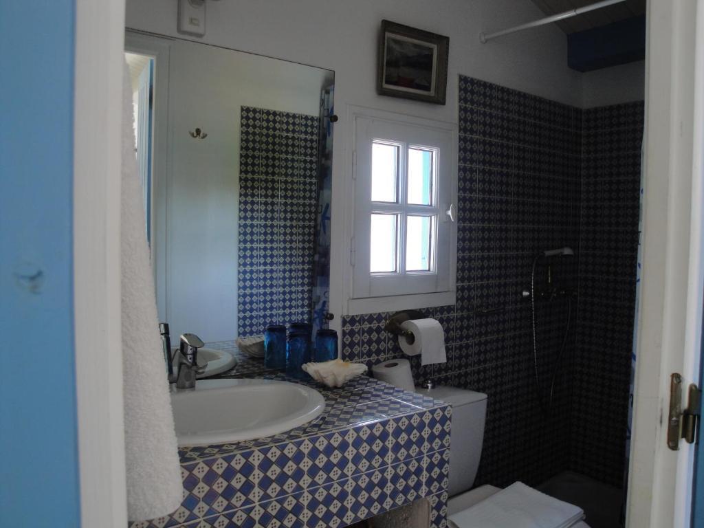 Le Buzet Bleu Bed & Breakfast ノワールムーティエ エクステリア 写真